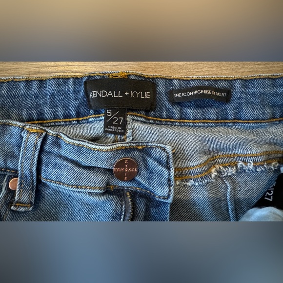 KENDALL+KYLIE The Icon High Rise Straight Jeans. Size 5/27 - Picture 5 of 9